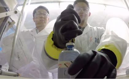 PhD Student Ji Lu (right) in the lab with his supervisor Dr Jianhua Guo (left)